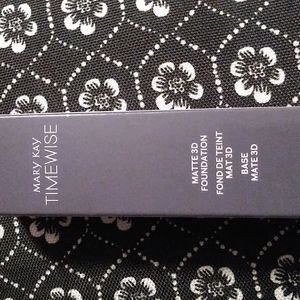 Matte 3D foundation Ivory 150 Mary Kay